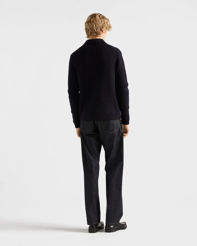 Pantalones de mezclilla sin tratar con tira de cuero Pantalones de mezclilla sin tratar con tira de cuero