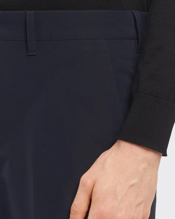 Pantalones de tejido técnico ligeramente elástico Pantalones de tejido técnico ligeramente elástico