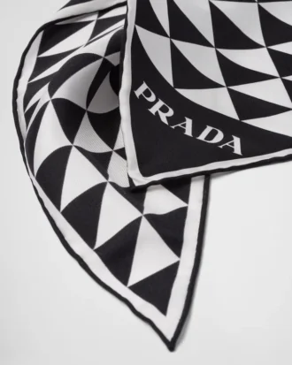 Pañuelo de sarga de seda estampado