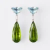 Pendientes colgantes Couleur Vivante – Oro blanco con aguamarina, peridoto y diamantes