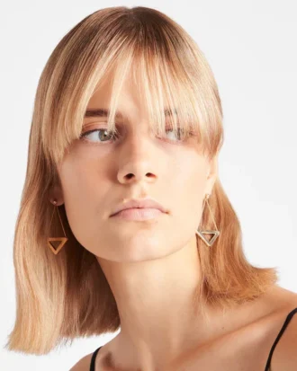 Pendientes largos con corte en oro amarillo y diamantes de Eternal Gold