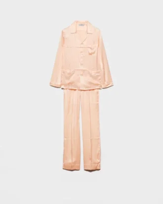 Pijama de satén de aspecto vintage