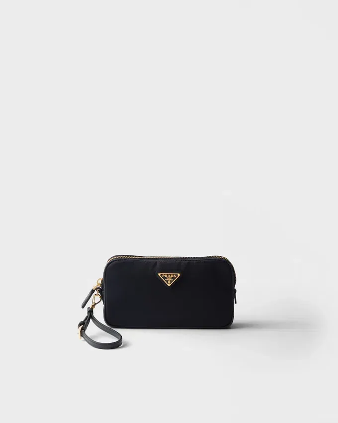Prada Re-Edition 1978: estuche de Re-Nylon y piel Saffiano Prada Re-Edition 1978: estuche de Re-Nylon y piel Saffiano