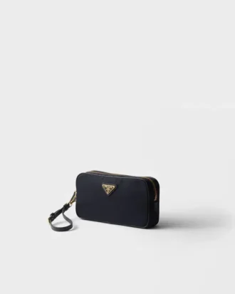 Prada Re-Edition 1978: estuche de Re-Nylon y piel Saffiano Prada Re-Edition 1978: estuche de Re-Nylon y piel Saffiano