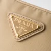 Prada Re-Edition 1978: estuche de Re-Nylon y piel Saffiano Prada Re-Edition 1978: estuche de Re-Nylon y piel Saffiano