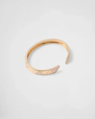 Pulsera rígida Eternal Gold en oro amarillo con diamantes pavé Pulsera rígida Eternal Gold en oro amarillo con diamantes pavé