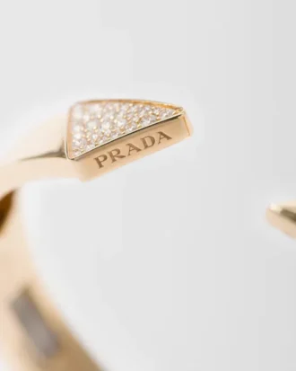 Pulsera rígida Eternal Gold en oro amarillo con diamantes pavé Pulsera rígida Eternal Gold en oro amarillo con diamantes pavé