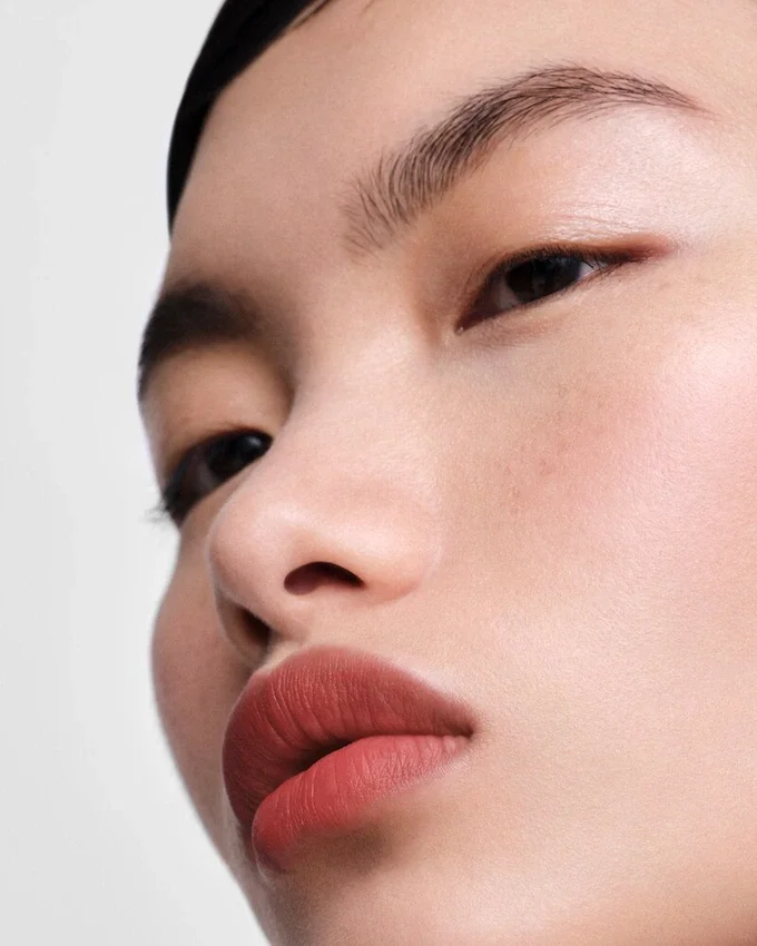 Recambio de barra de labios Soft Matte Lipstick de Prada – B103 – Castaño rojizo Recambio de barra de labios Soft Matte Lipstick de Prada – B103 – Castaño rojizo