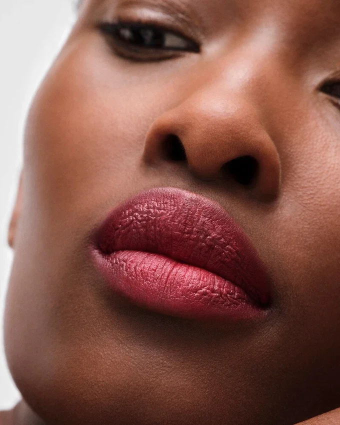 Recambio de barra de labios Soft Matte Lipstick de Prada – R128 – Granato Recambio de barra de labios Soft Matte Lipstick de Prada – R128 – Granato