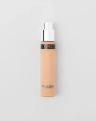 Recambio de la base de maquillaje Prada Reveal Skin Optimizing Foundation – Mw50 – Tono medio cálido