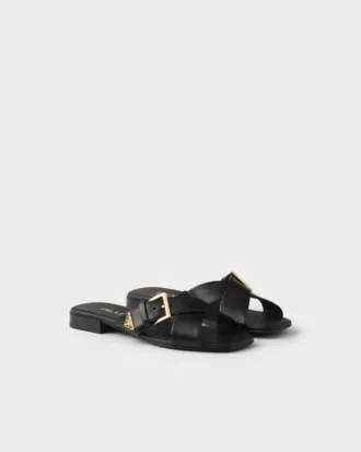 Sandalias cruzadas de cuero con hebilla Sandalias cruzadas de cuero con hebilla