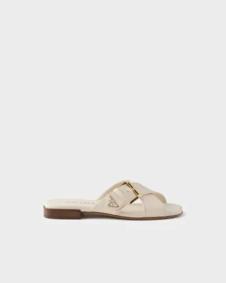 Sandalias cruzadas de cuero con hebilla Sandalias cruzadas de cuero con hebilla