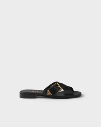 Sandalias cruzadas de cuero con hebilla Sandalias cruzadas de cuero con hebilla