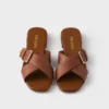 Sandalias cruzadas de cuero con hebilla Sandalias cruzadas de cuero con hebilla