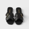Sandalias cruzadas de cuero con hebilla Sandalias cruzadas de cuero con hebilla