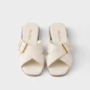 Sandalias cruzadas de cuero con hebilla Sandalias cruzadas de cuero con hebilla