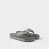 Sandalias de goma con tiras Sandalias de goma con tiras
