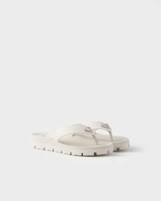 Sandalias de goma con tiras Sandalias de goma con tiras