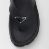 Sandalias de goma con tiras Sandalias de goma con tiras