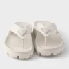 Sandalias de goma con tiras Sandalias de goma con tiras