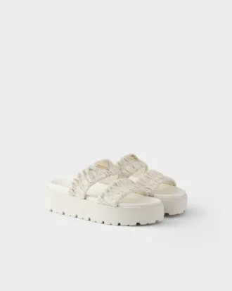 Sandalias planas de piel napa matelassé