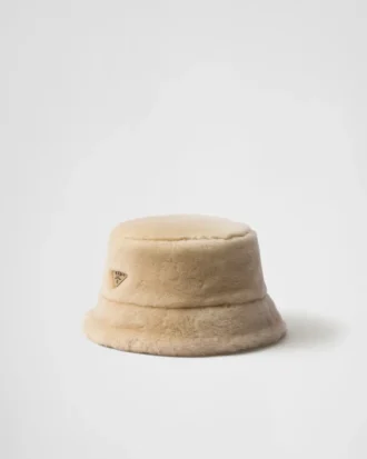 Sombrero de pescador de piel de oveja