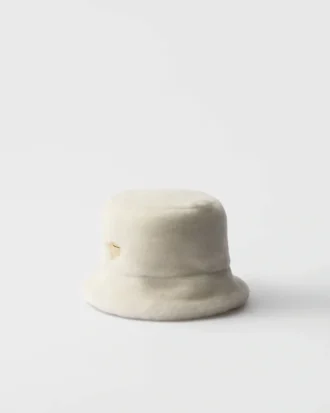 Sombrero de pescador de piel de oveja