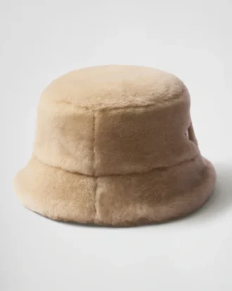 Sombrero de pescador de piel de oveja