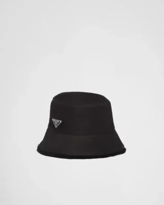 Sombrero tipo pescador de Re-Nylon y piel de oveja Sombrero tipo pescador de Re-Nylon y piel de oveja