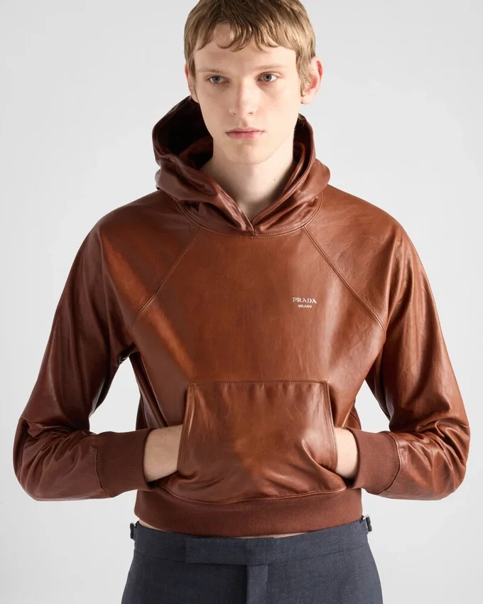 Sudadera con capucha de cuero Sudadera con capucha de cuero