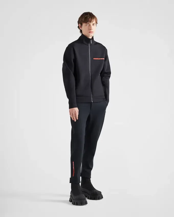 Chaqueta con capucha de tejido técnico Chaqueta con capucha de tejido técnico