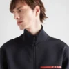 Chaqueta con capucha de tejido técnico Chaqueta con capucha de tejido técnico
