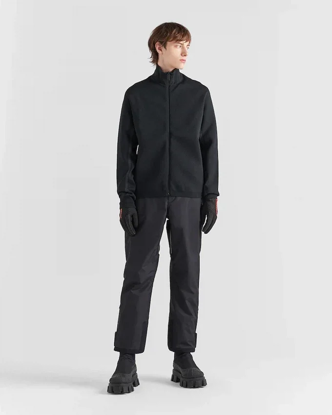 Sudadera con cuello alto y cremallera de punto técnico Sudadera con cuello alto y cremallera de punto técnico