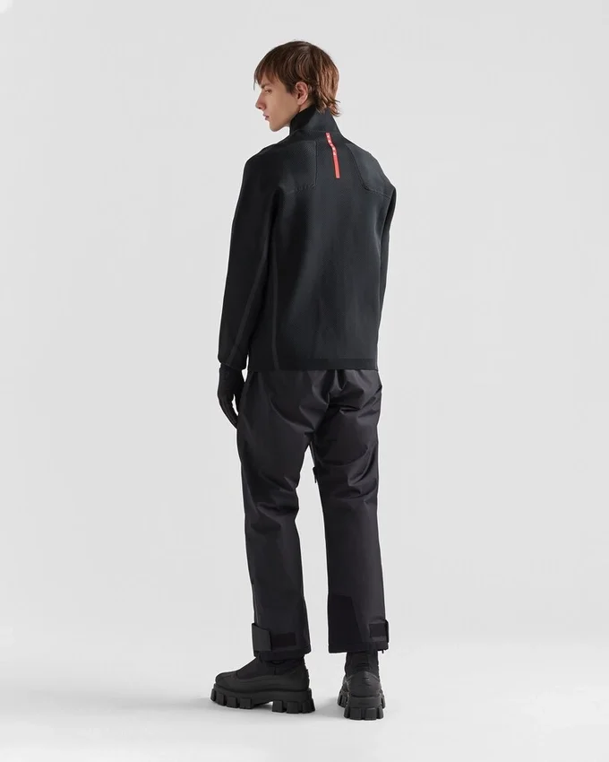 Sudadera con cuello alto y cremallera de punto técnico Sudadera con cuello alto y cremallera de punto técnico