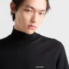 Suéter de algodón con cuello alto Suéter de algodón con cuello alto
