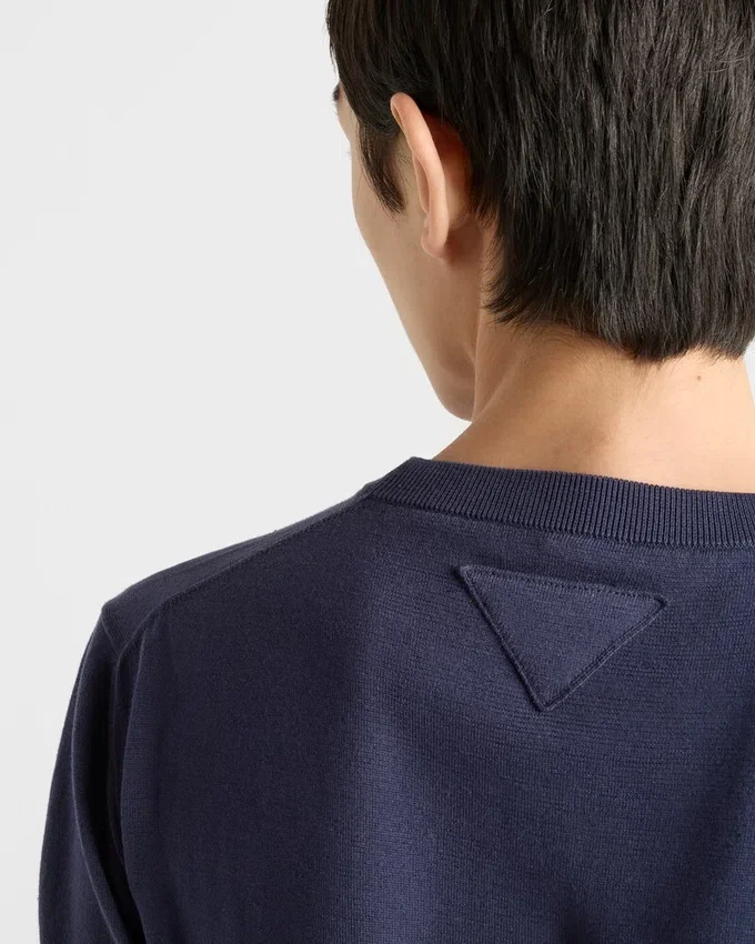 Suéter de algodón con cuello redondo Suéter de algodón con cuello redondo