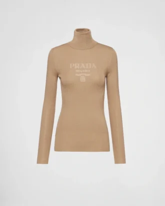 Suéter de cuello alto de lana superfina