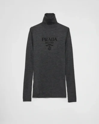 Suéter de cuello alto de lana superfina