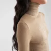 Suéter de cuello alto de lana superfina Suéter de cuello alto de lana superfina