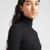 Suéter de cuello alto de lana superfina Suéter de cuello alto de lana superfina