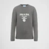 Suéter de cuello redondo con logo de Prada de cachemira y lana