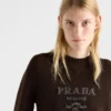 Suéter de cuello redondo con logo de Prada de cachemira y lana