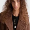 Suéter de cuello redondo de lana con colgante Suéter de cuello redondo de lana con colgante