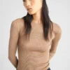 Suéter de cuello redondo de lana superfina Suéter de cuello redondo de lana superfina