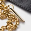 Tarjetero de piel Saffiano con correa para el hombro Tarjetero de piel Saffiano con correa para el hombro