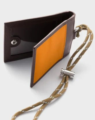Tarjetero Prada Speedrock de Re-Nylon y cuero con correa