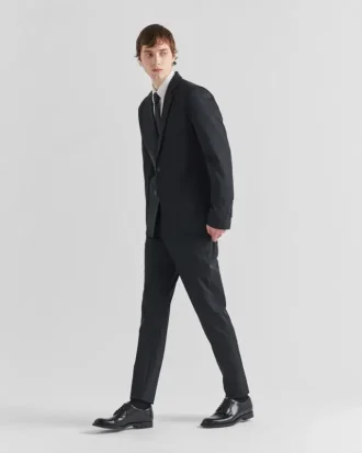 Traje de una sola botonadura en tejido elástico técnico