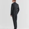 Traje de una sola botonadura en tejido elástico técnico Traje de una sola botonadura en tejido elástico técnico