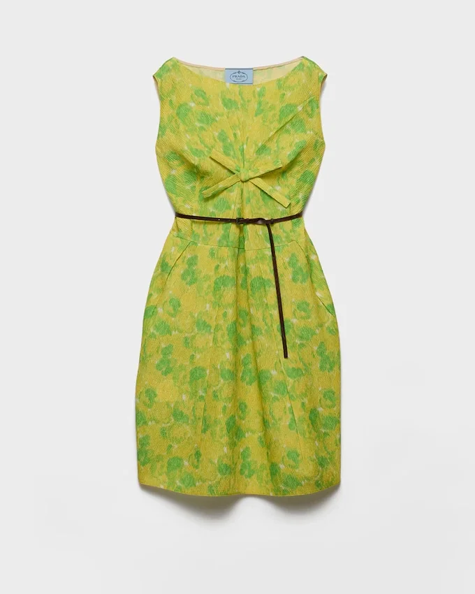 Vestido de cloqué con estampado floral Vestido de cloqué con estampado floral