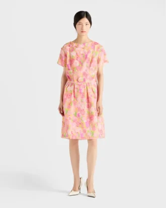 Vestido de cloqué con estampado floral Vestido de cloqué con estampado floral